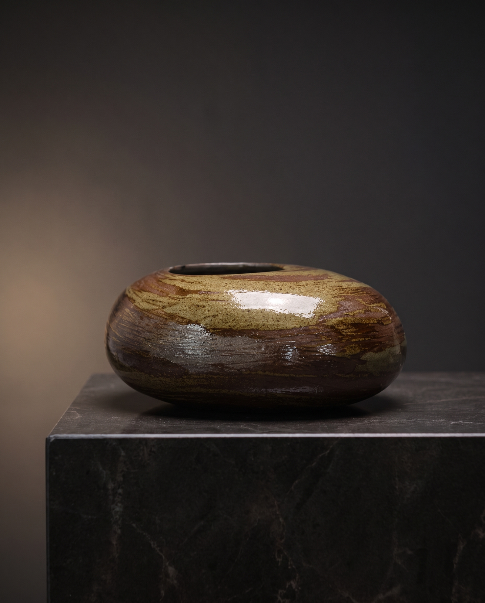 Pebble Ellipse Vase — Speckled Weathered Moss - lifestyle